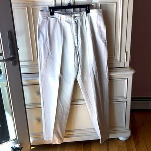 Mens Nautica Flat Front Khakis Size 38Wx32L.